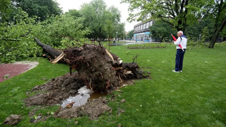 Snažna oluja poharala osječko područje!