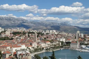 Turisti okupirali Split i uživali u njegovim ljepotama
