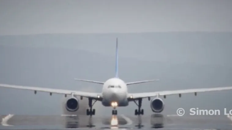 Prilikom uzlijetanja avionu eksplodirao motor!