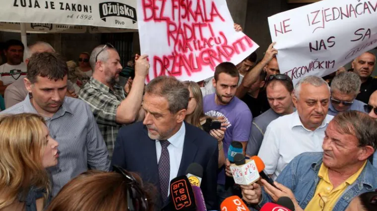 Bandić na Dolcu: 'Ne želimo ubiti 3 tisuće ljudi i obitelji'