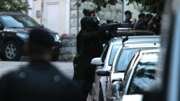 Susjedi strepili cijelu noć, a on pucao iz 'lažnjaka'?