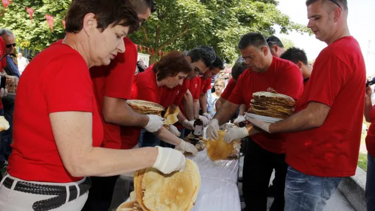 Ispekli 10 metara palačinki za svaku članicu Europske unije