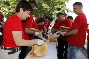 Ispekli 10 metara palačinki za svaku članicu Europske unije
