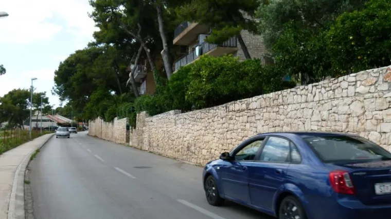 Nesretnog Poljaka nakon pada sa zida pregazio auto