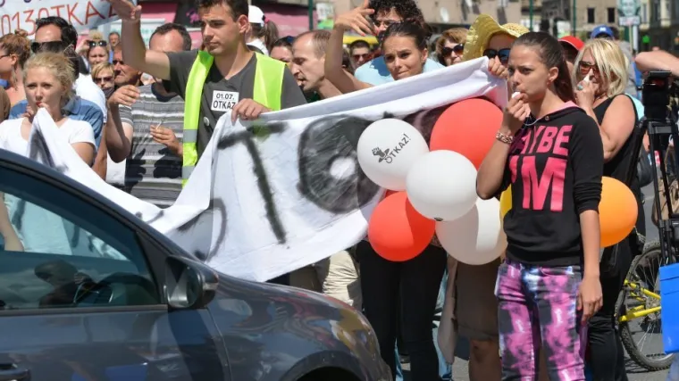 Grupa prosvjednika jajima gađala zgradu vlade FBiH