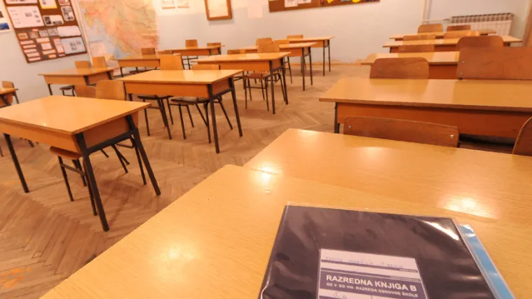 Izudarao nastavnicu i njenog sina jer mu je kći pro&scaron;la razred?!