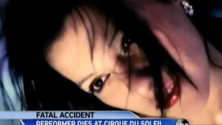 Pred očima gledatelja pala s 15 metara i poginula!