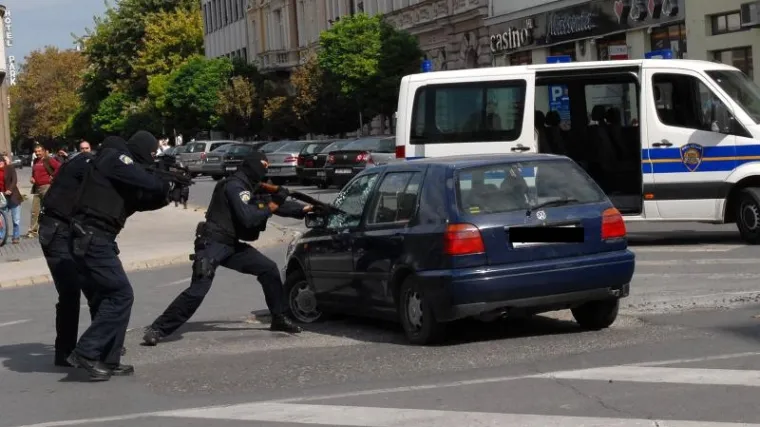 Čovjek s eksplozivom zapravo je htio sebi oduzeti život?
