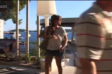 Premijerno pogledajte novi spot Ines Huskić koja žari i pali po Hvaru