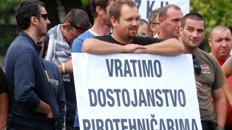 Nastavljaju se pregovori: Vlada pirotehničarima nudi veće plaće