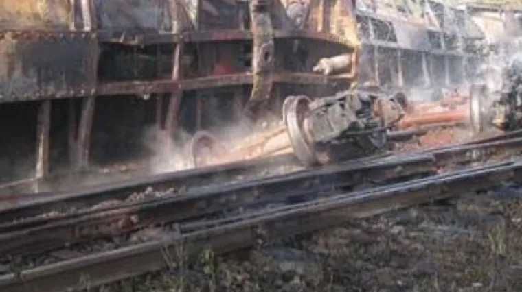 Vlak sa 80-ak vagona goriva iskočio iz tračnica!