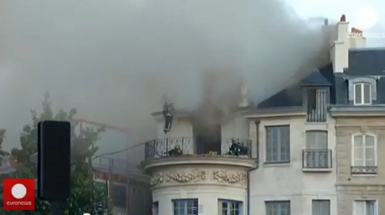 Požar progutao jedan od najprestižnijih hotela u Parizu!