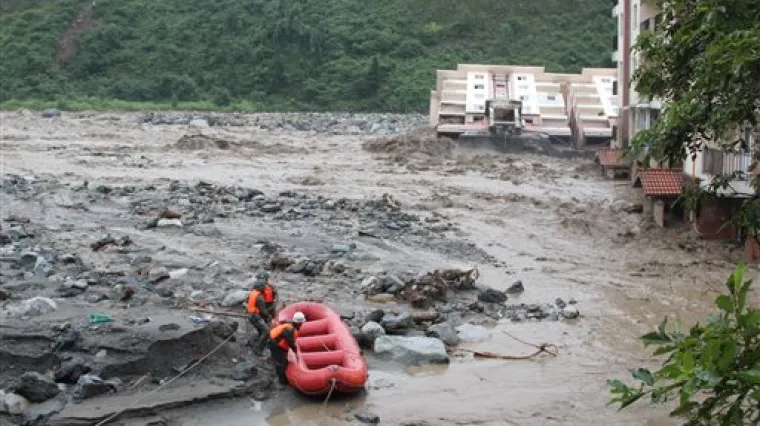 Ki&scaron;a ne prestaje padati: Vi&scaron;e od 200 mrtvih i nestalih!