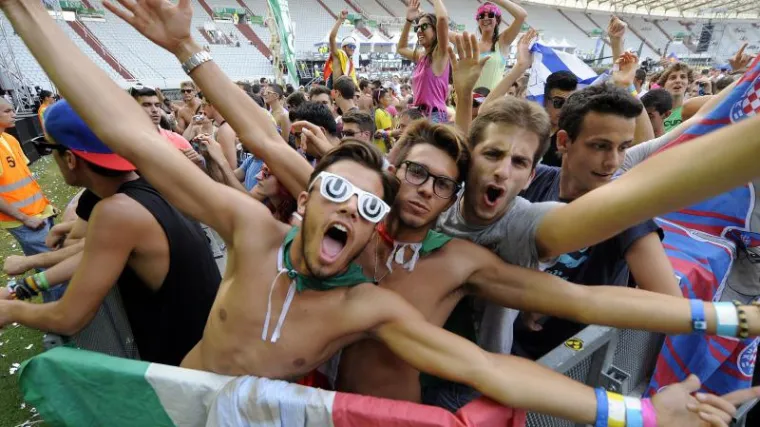 Pogledajte atmosferu na elektronskom partyju u Splitu!