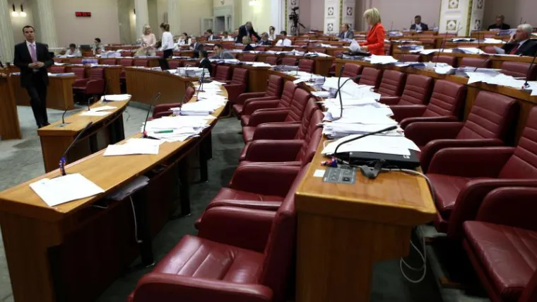Čeka ih dugo, toplo ljeto: Zastupnici u Saboru još samo danas