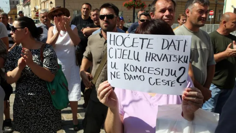 Prosvjed ispred Vlade: 'Ne koljite kravu zbog &scaron;nicla'