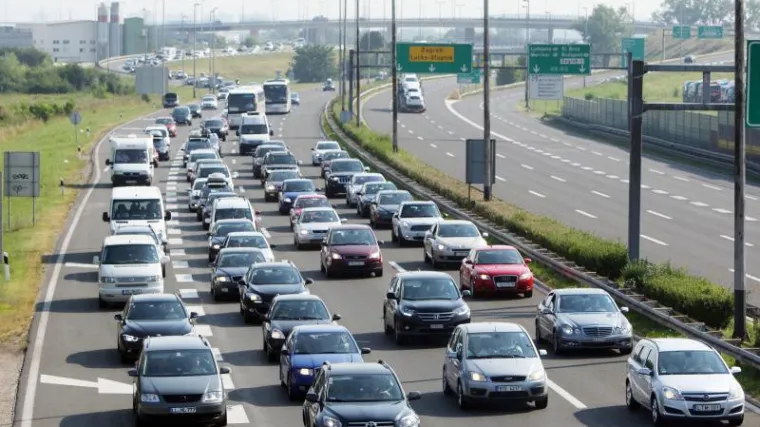 Novi val turista izazvao velike gužve na cestama