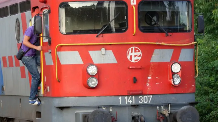 Vlak naletio na kombajn: Promet zaustavljen na dva sata!