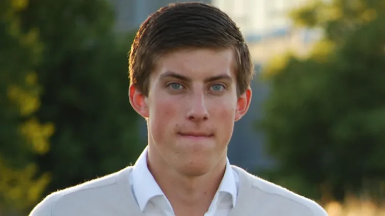 Ima 21 godinu, zastupnik je, a politika mu se već gadi!