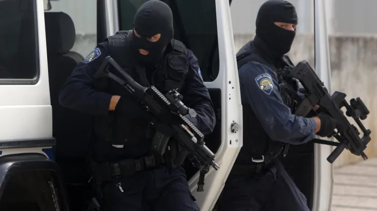 Duge cijevi u Zagrebu: Policija uhitila naoružanog pljačka&scaron;a!