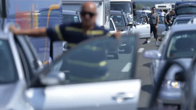 &Scaron;pica sezone: Tjedan je započeo gužvama na cestama