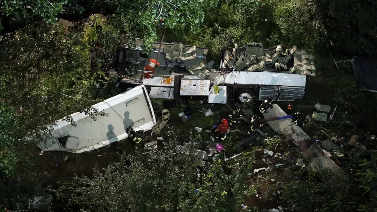 Stravična nesreća u Italiji: Poginulo najmanje 38 osoba!