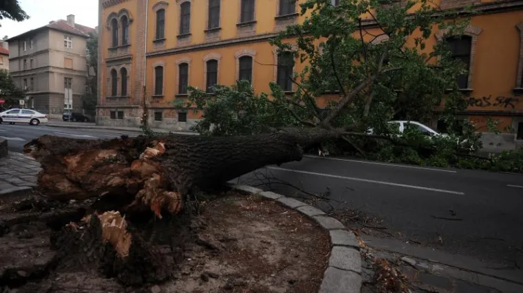 Nakon rekordnih vrućina Hrvatsku zahvatio olujni vjetar
