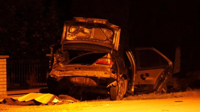 Maloljetnik za volanom sletio s ceste i poginuo