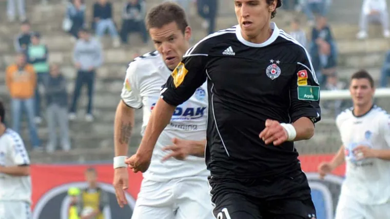 Navijač skinuo traku kapetanu Partizana