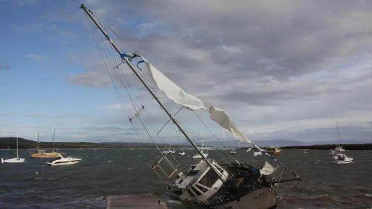 Tanker udario u jedrilicu, četvero nestalih