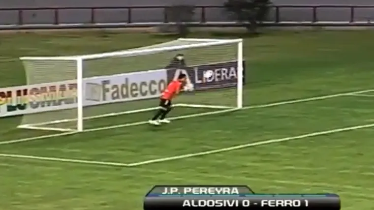 Ne biste vjerovali, ali ova je lopta u&scaron;la u gol