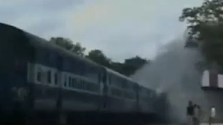 Vlak pregazio 34 osobe, putnici pretukli vozača!