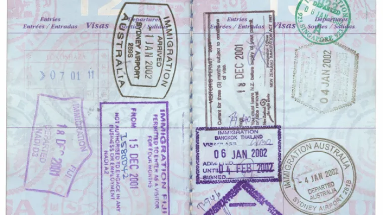 Sletjela u Pulu s putovnicom nepostojeće države!