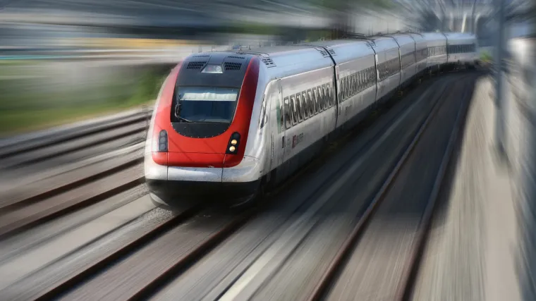Mladić preživio udarac vlaka pri brzini od 177 km/h