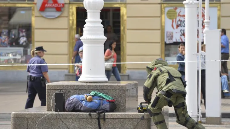 Blokirali Trg bana Jelačića: Pirotehničari nisu prona&scaron;li ni&scaron;ta