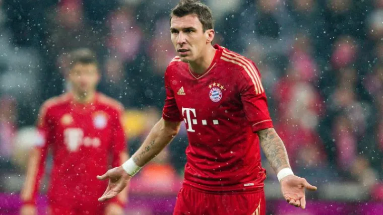 Bayernu samo bod, Mandžo igrao par minuta