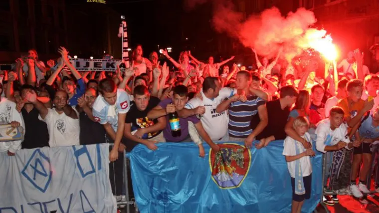 Navijači odu&scaron;evljeno dočekali riječke junake!