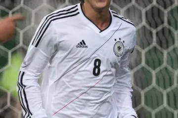 Özil potpisao pola sata prije kraja prijelaznog roka