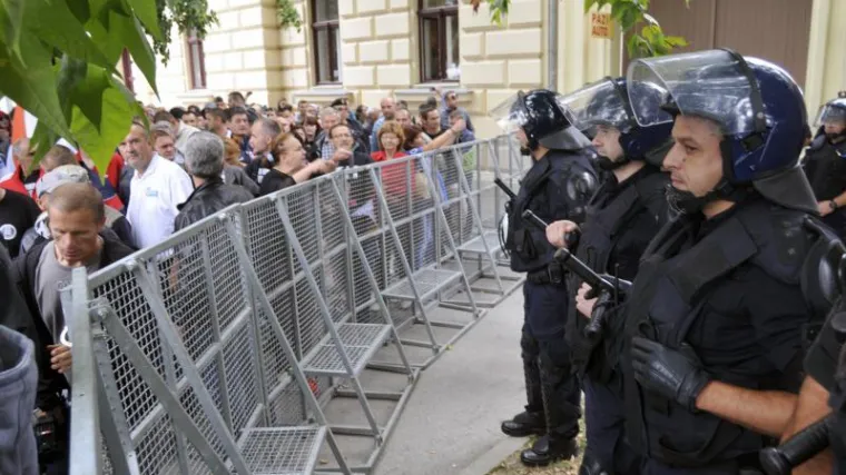 Interventna policija vi&scaron;e ne &scaron;titi ploče!