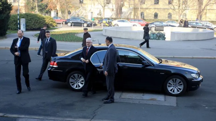 Lančani sudar vozila iz Josipovićeve pratnje