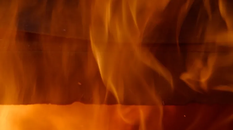 Majka i kći se polile benzinom i zapalile