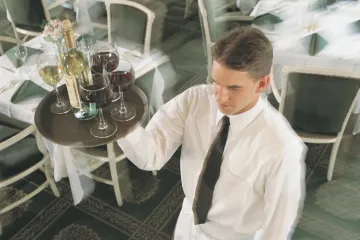 Pošteni konobari iz Nina vratili izgubljenih 20.000 kn