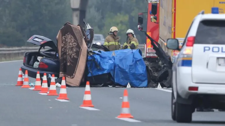 U te&scaron;koj prometnoj nesreći kod Ivanić Grada poginule dvije osobe