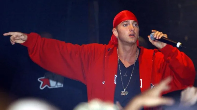 Eminem se novim spotom vraća u osamdesete!