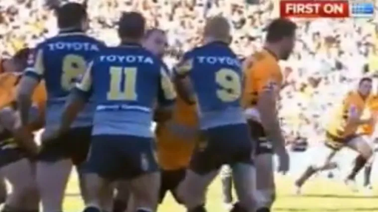 Suparničkog igrača ugrizao za penis!