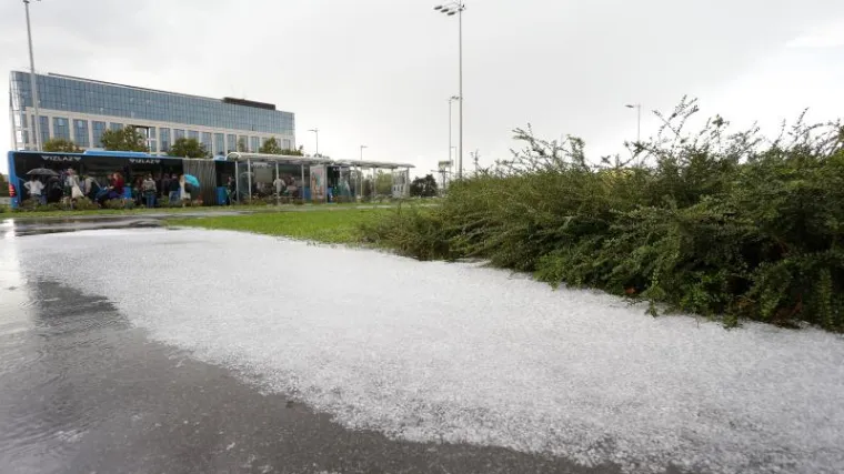 Pogledajte kako se Zagreb zabijelio od obilne tuče!