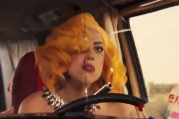 Mitraljezi u grudnjacima i 'pogibija' Lady Gage