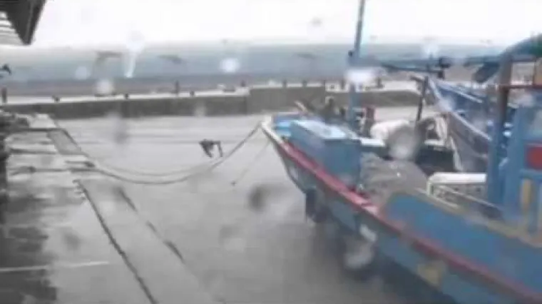 Snažan tajfun razorio obalu i odnio u smrt 20 ljudi!