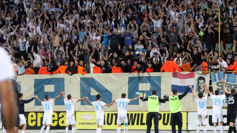 Kek: Skidam kapu svojim igračima!