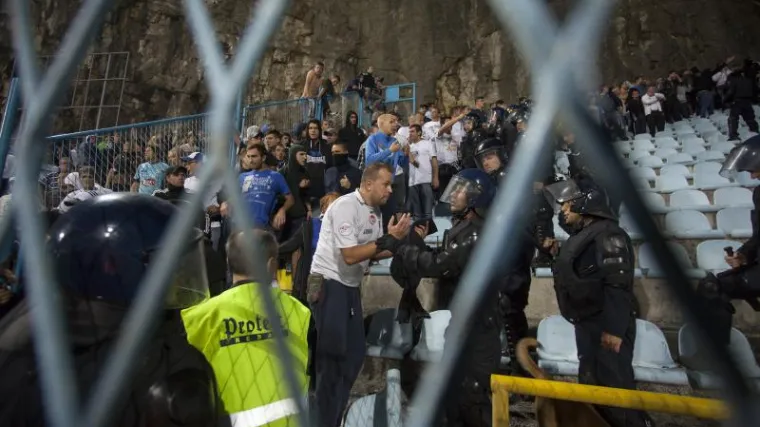 Kazne huliganima na licu mjesta te zabranjen ulazak na stadion